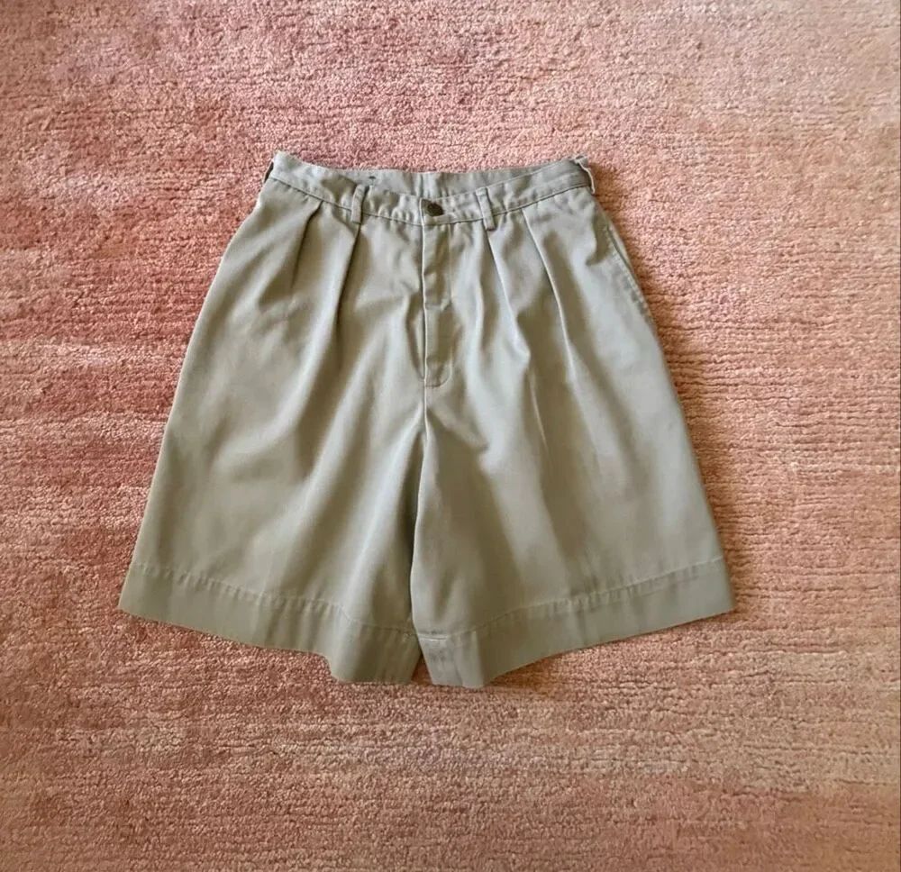 Vintage Liz Claiborne Size 10 Khaki High Rise Pleated Bermuda Shorts